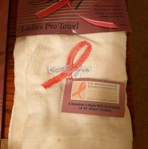 Qomwns Wilson golf gloves and pro towel